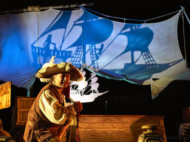 Espectáculo de piratas y sombras