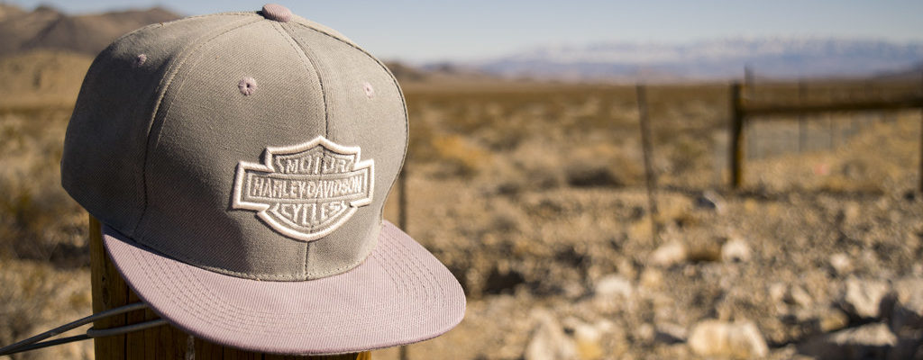 Gorra en el desierto